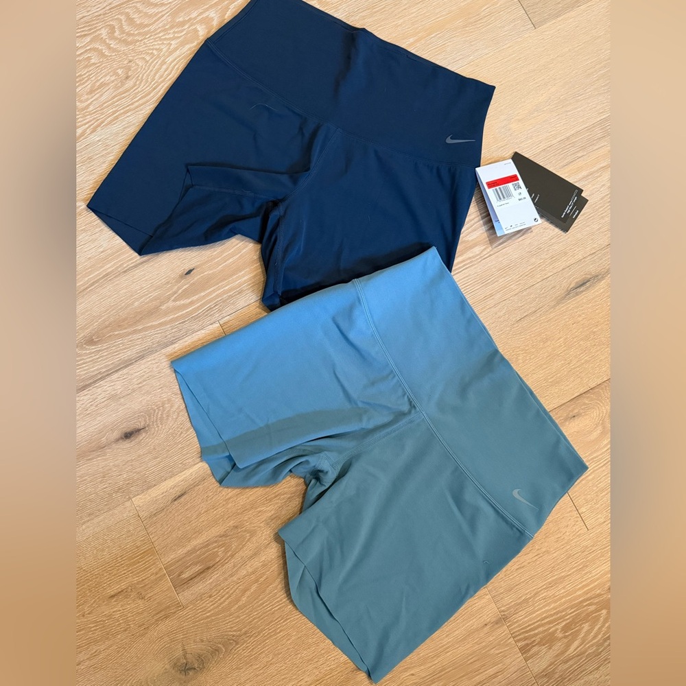 Nike Zenvy Women's Blue and Teal Bike Shorts - Sz L